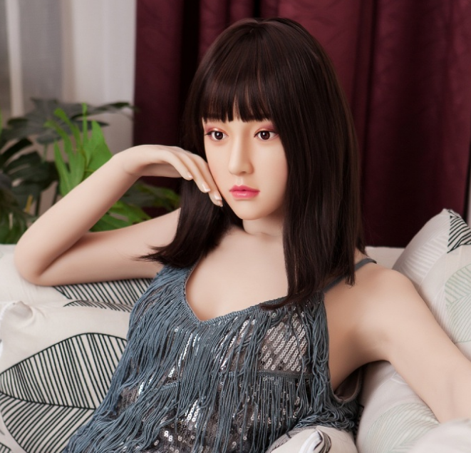 成人娃娃頭雕為什么選擇硅膠材質(zhì)的？